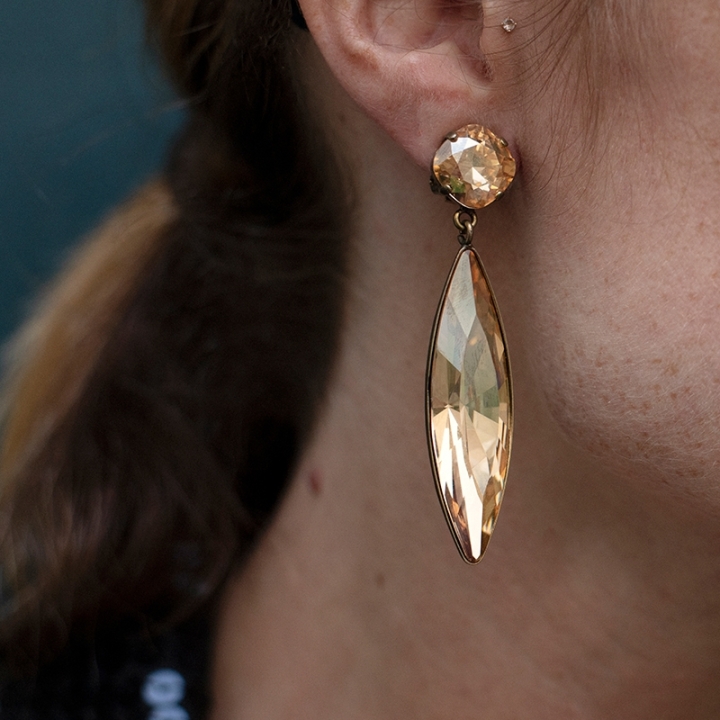 Boucle d'oreille strass courte