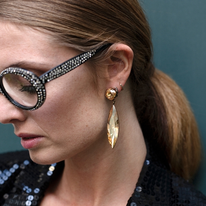 Boucle d'oreille strass courte