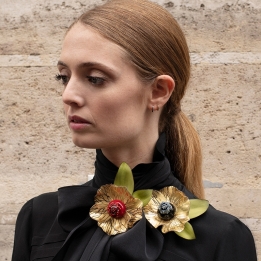 Broche fleur petale doré