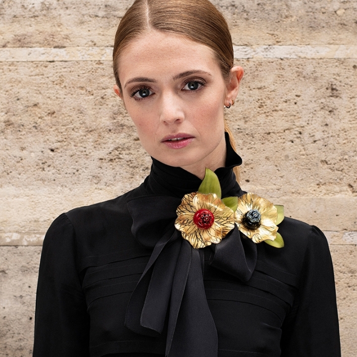 Broche fleur petale doré