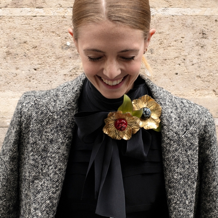 Broche fleur petale doré