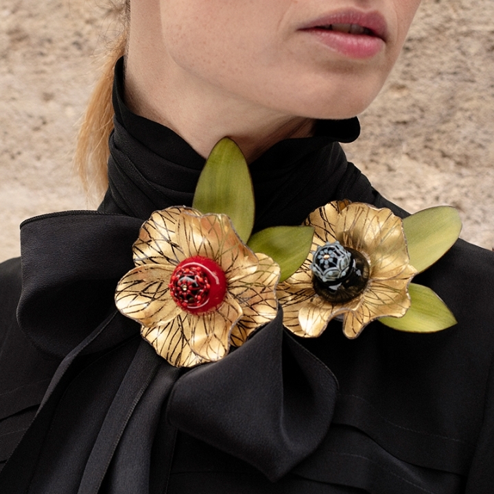 Broche fleur petale doré