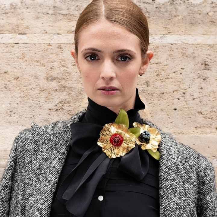 Broche fleur petale doré